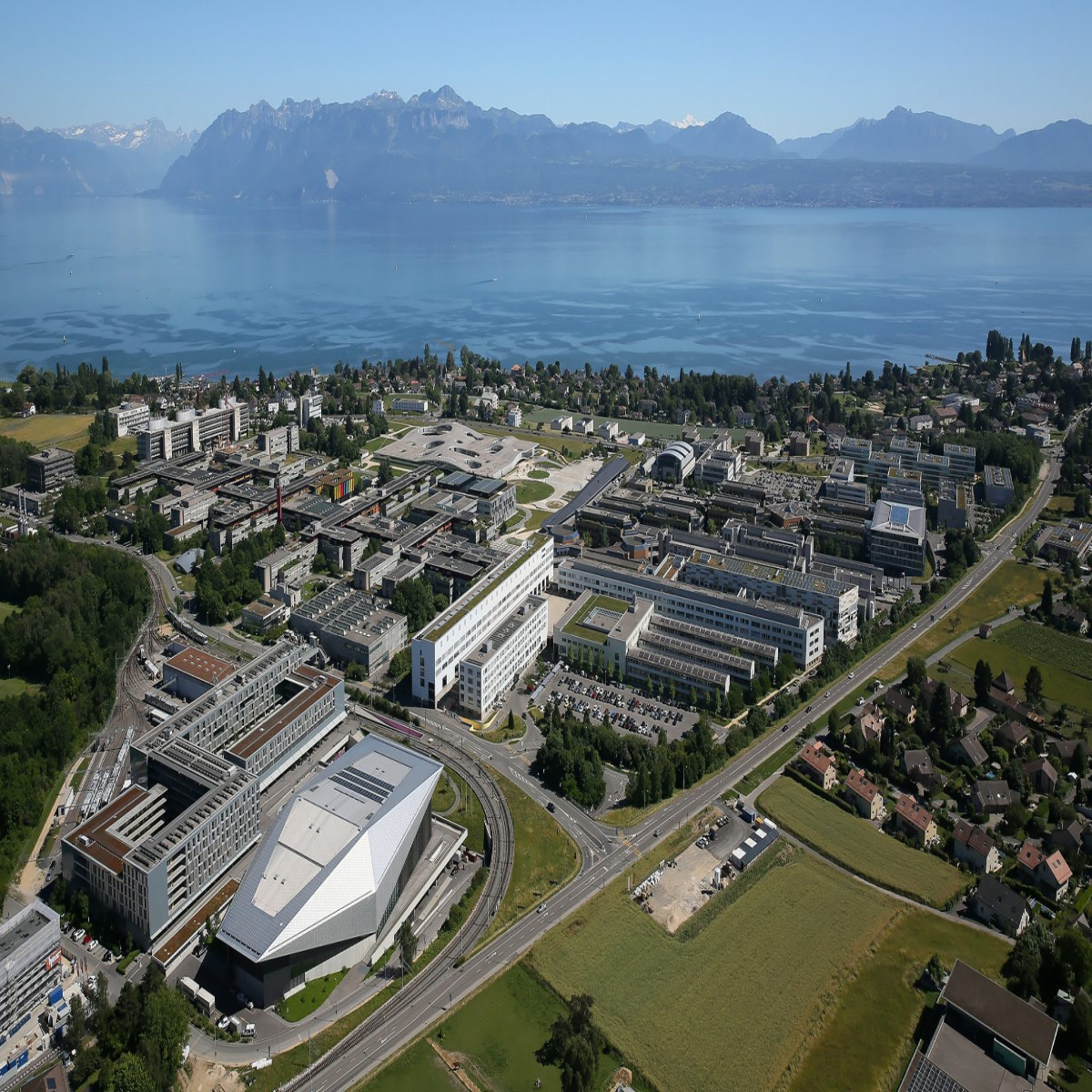 EPFL Master Excellence Fellowships for International Students 2023