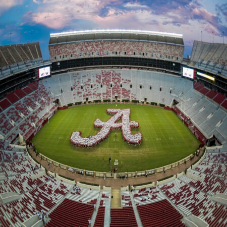 Huntsville Competitive scholarships 2023 at University of Alabama